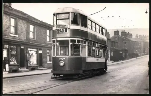 Fotografie W. A. Camwell, englische Strassenbahn der Manchester Corp. Tramway Linie 20