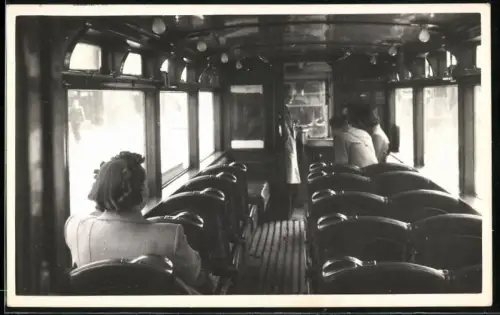 Fotografie Alan B. Cross, Horsham, Innenansicht eines englischen Busses
