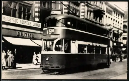 Fotografie englische Strassenbahn Green Goddess at Liverpool