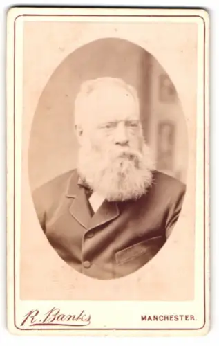 Fotografie R. Banks, Manchester, Swan St. 2, Porträt eines älteren Mannes mit Bart