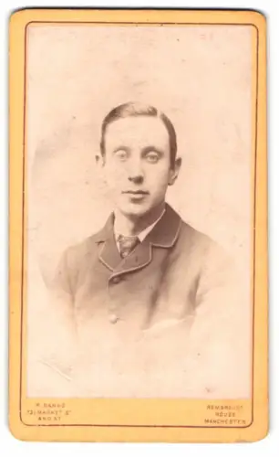 Fotografie R. Banks, Manchester, Market St 73, Porträt eines jungen Mannes