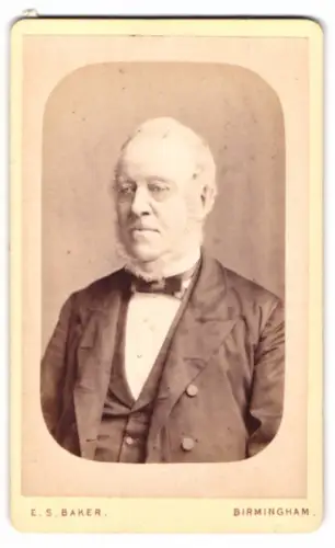 Fotografie Edmund S. Baker, Birmingham, Bristol Street 82, Älterer Herr im Anzug