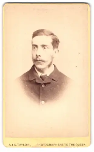 Fotografie A. & G. Taylor, Brighton, King`s Road 34, Porträt eines Mannes
