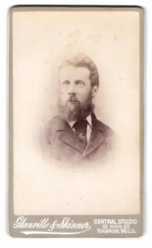 Fotografie Glanville & Skinner, Tunbridge Wells, High St 32, Porträt eines Mannes mit Bart