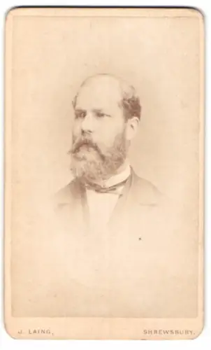Fotografie J. Laing, Shrewsbury, Castle Street, Porträt eines bärtigen Mannes