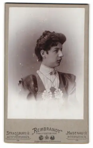 Fotografie Rembrandt, Strassburg, Alt St Petersplatz 5, Porträt einer Frau im Profil