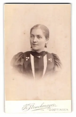 Fotografie Fr. Struckmeyer, Goettingen, Wendenstrasse 5A, Porträt einer Frau