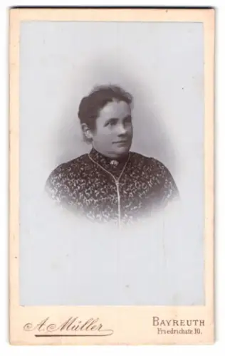 Fotografie A. Müller, Bayreuth, Friedrichstr. 10, Porträt einer Frau