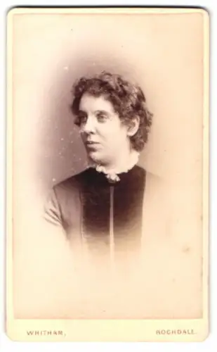 Fotografie Whitham, Rochdale, Yorkshire Street 244, Porträt einer Frau