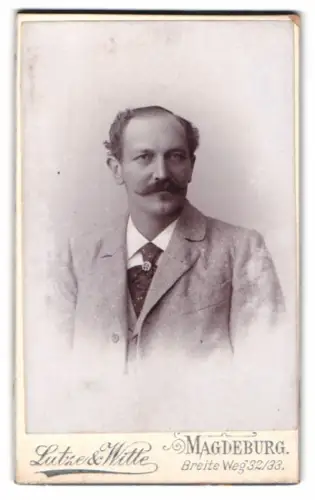 Fotografie Lutze & Witte, Magdeburg, Breite Weg 32/33, Portrait eines Mannes mit Bart