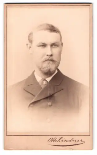 Fotografie Otto Lindner, Berlin, C. König-Strasse 30, Porträt eines Mannes