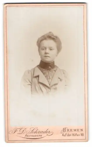 Fotografie F. D. Schrader, Bremen, Auf den Häfen 90, Porträt einer jungen Dame