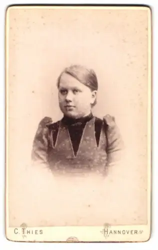 Fotografie C. Thies, Hannover, Hildesstrasse No. 13, Porträt einer Frau