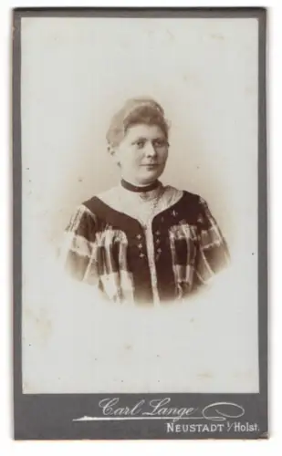 Fotografie Carl Lange, Neustadt in Holstein, Porträt einer Frau