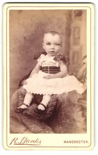 Fotografie R. Banks, Manchester, Swan St 2, Porträt eines Kleinkindes