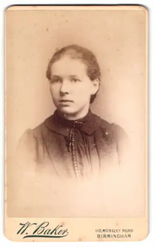 Fotografie W. Baker, Birmingham, Moseley Road 110, Porträt einer jungen Frau