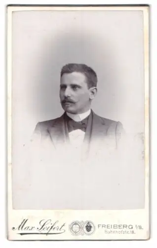 Fotografie Max Seifert, Freiberg, Bahnhofstrasse 18, Porträt eines Herrn mit Schnurrbart