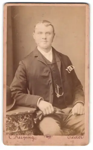 Fotografie Charles Keeping, Exeter, 1 Exe Bridge, Porträt eines eleganten Herrn