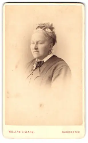 Fotografie William Gillard, Gloucester, Clarence Street, Porträt einer Dame