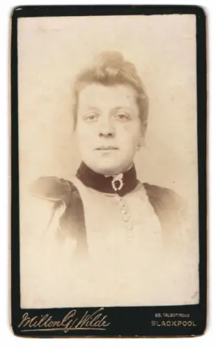 Fotografie Milton G. Wilde, Blackpool, Talbot Road 88, Porträt einer Frau