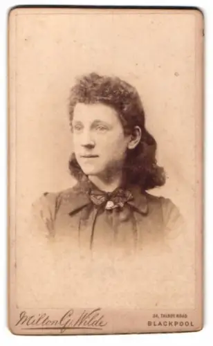 Fotografie Milton G. Wilde, Blackpool, Talbot Road 34, Porträt einer Frau