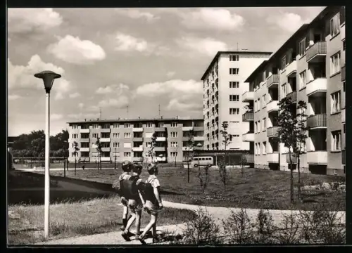 AK Berlin-Charlottenburg, Siedlung Charlottenburg-Nord, Schuljungen mit Tornistern, Ortspartie