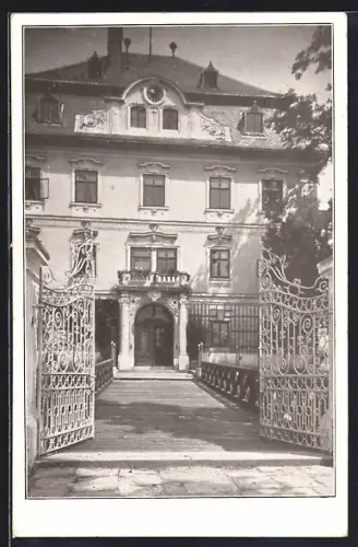 AK Mistelbach, Haushaltungsschule, Blick auf das Schlossportal