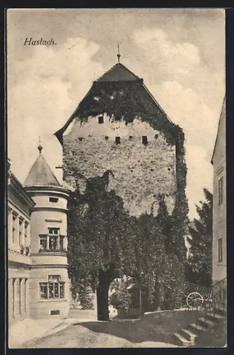 AK Haslach, Strassenpartie mit Torturm und Turmhaus