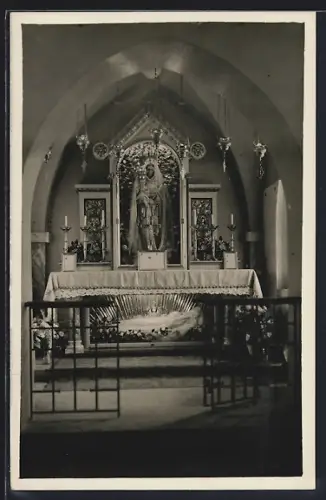 AK Wien, Siedlung Starchant, Theresien-Kirche, Innenansicht