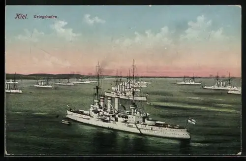 AK Kiel, Kriegsschiffe im Kriegshafen