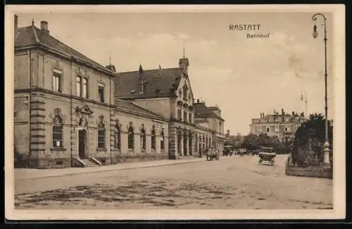 AK Rastatt, Strassenpartie am Bahnhof