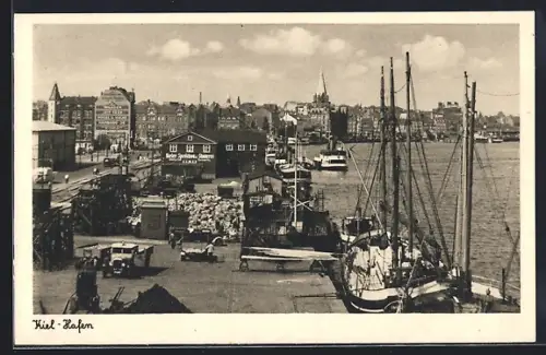 AK Kiel, Segelschiff am Quai im Hafen