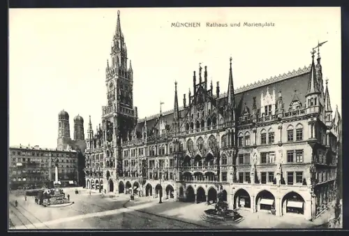 AK München, Marienplatz mit Rathaus und Mariensäule