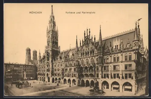 AK München, Marienplatz mit Rathaus und Mariensäule