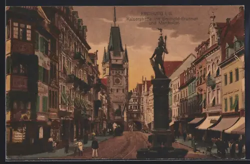 AK Freiburg / Br., Kaiserstrasse mit Berthold-Brunnen und Martinstor
