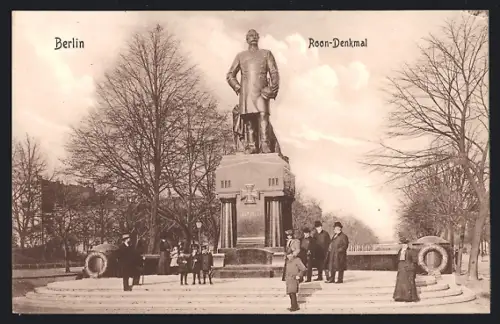 AK Berlin, Roon-Denkmal mit Eisernem Kreuz