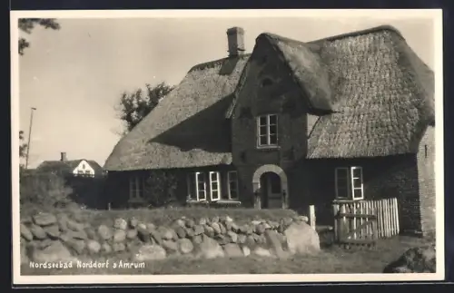 AK Norddorf a. Amrum, Haus mit Reetdach