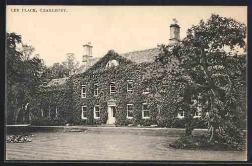 AK Charlbury, Lee Place