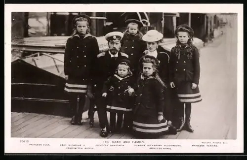 AK Nikolaus II mit seiner Familie, Alexandra Feodorovna, Olga, Alexis, Anastazia, Marie und Tatiana