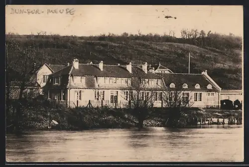 AK Dun-sur-Meuse, Le Foyer de Campagne au bord de la rivière