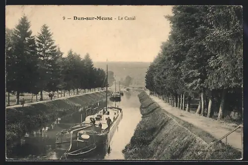 AK Dun-sur-Meuse, Le Canal avec bateaux amarrés et allée bordée d`arbres