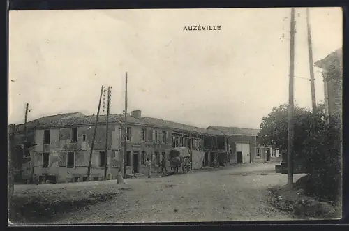 AK Auzéville, Vue de la rue principale avec bâtiments et charrette
