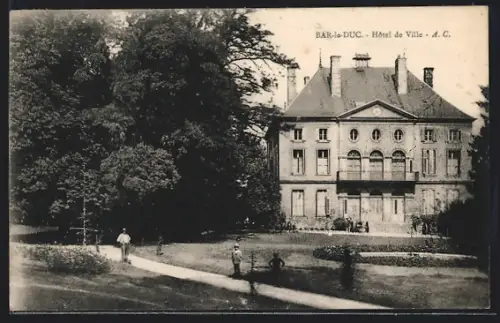 AK Bar-le-Duc, Hôtel de Ville et jardins adjacents