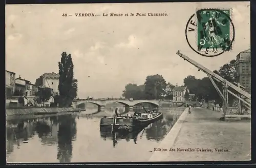 AK Verdun, La Meuse et le Pont Chaussée