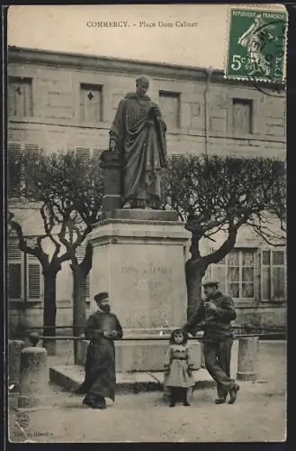 AK Commercy, Place Dom Calmet avec statue et passants