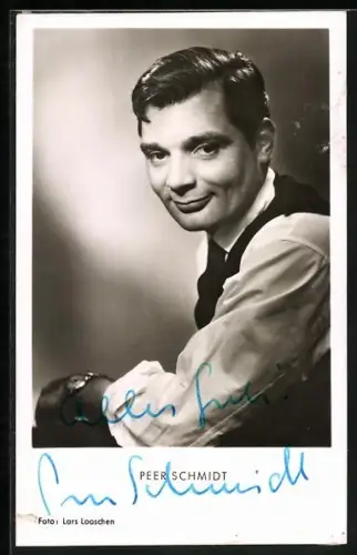 AK Schauspieler Peer Schmidt in Kamera blickend, Autograph