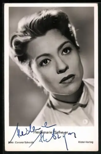 AK Schauspielerin Heidemarie Hatheyer in nachdenklicher Pose, Autograph