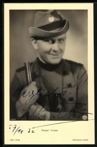 AK Schauspieler Peter Voss in Jagd-Uniform, Autograph
