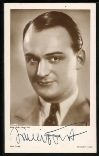 AK Schauspieler Willi Forst im Anzug porträtiert, Autograph