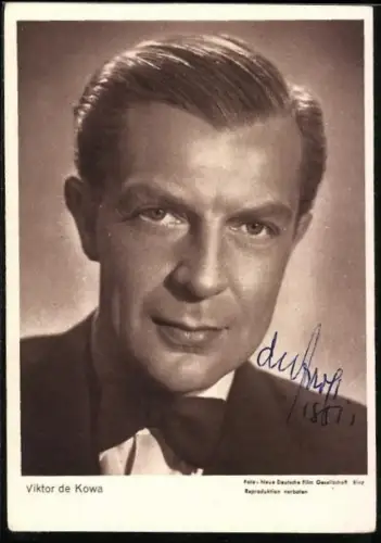 AK Schauspieler Viktor de Kowa in Kamera schauend, Autograph
